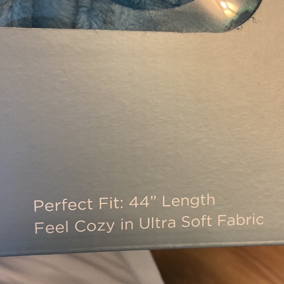 New Robe-Never Used - Picture 2 of 3